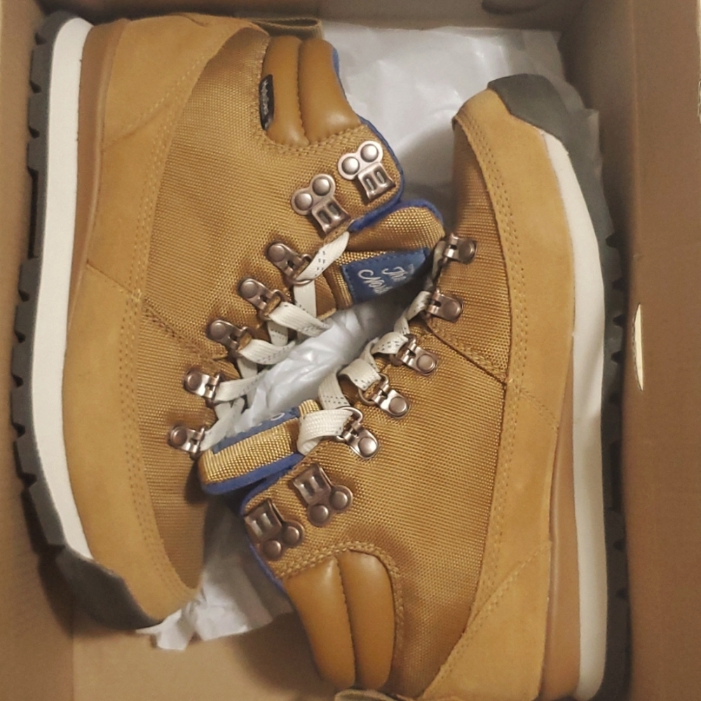 The North Face size 5.5 woman hiking boots